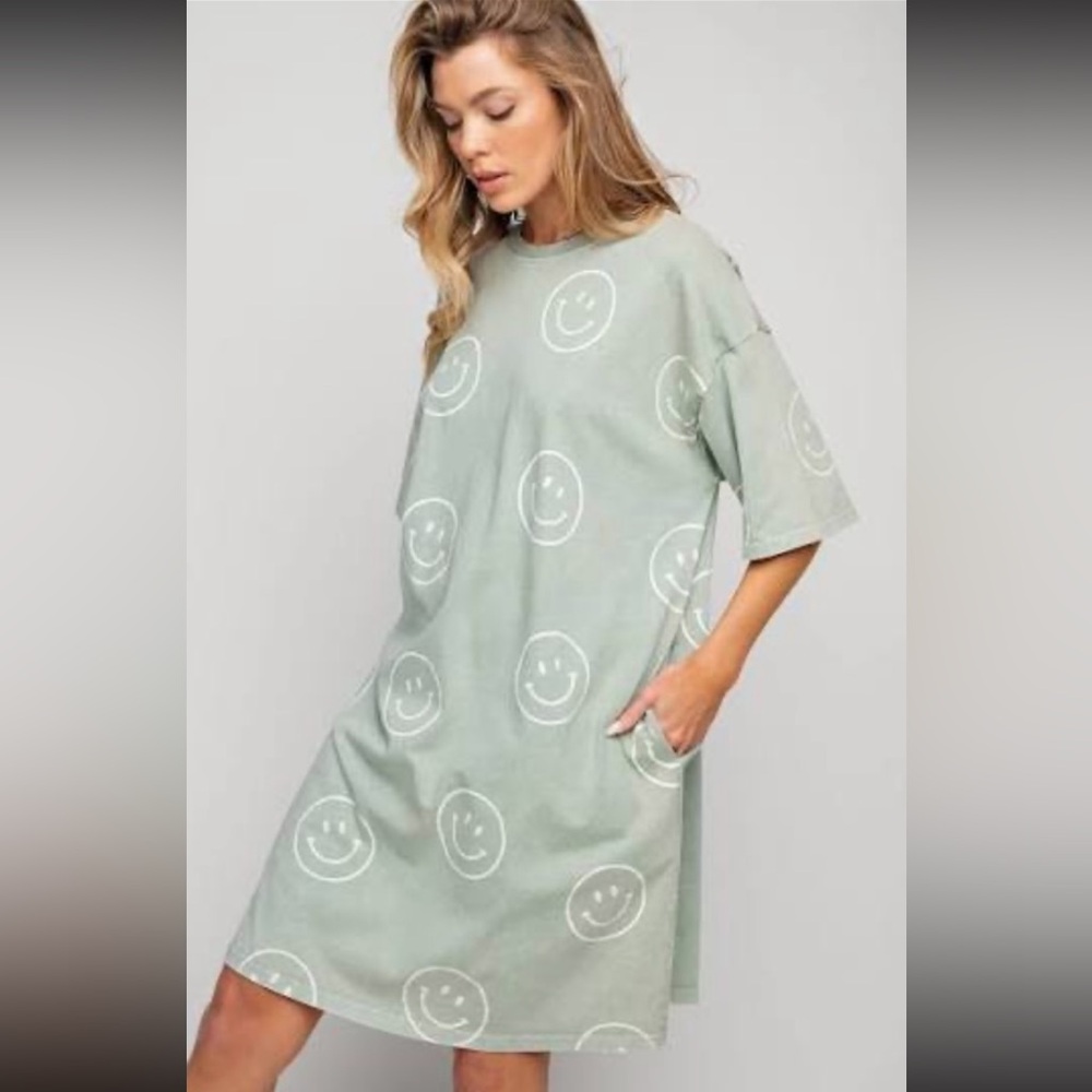 Easel Smiley Dress
